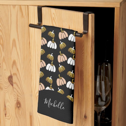 Monogram Pumpkin in Schwarz, Weiß, Schwarz, Weiß, Geschirrtuch (Drittel gefaltet)