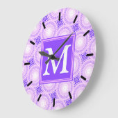 Monogram purple circles pattern große wanduhr (Winkel)