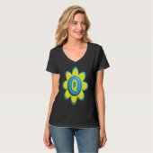 Monogram Q  Colorful Flower T-Shirt (Vorderseite Vollansicht)