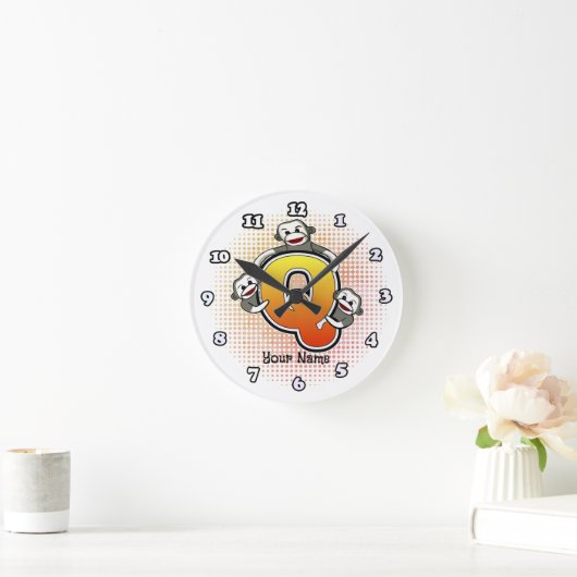 Monogram Q Socken Monkey-Uhr Runde Wanduhr (Zuhause)