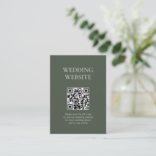 Monogram QR Code Moss Green Wedding Website Begleitkarte (Stehend Vorderseite)
