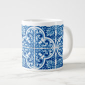 Monogram R, Classic Blue Tile Design Jumbo-Tasse (Vorderseite Rechts)
