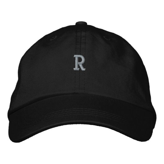 Monogram-R-Letter-Logo mit besticktem Hut (Vorderseite)