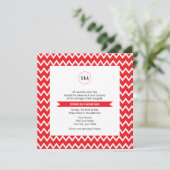 Monogram Red and White Zickzack Pattern Wedding Einladung (Stehend Vorderseite)