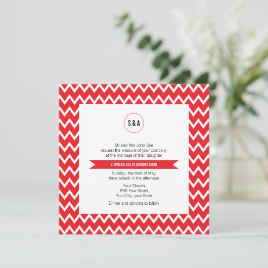Monogram Red and White Zickzack Pattern Wedding Einladung (Stehend Vorderseite)