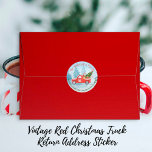 Monogram Red Truck Rücksendeadresse Christmas Runder Aufkleber<br><div class="desc">Dieser Weihnachtsaufkleber ist perfekt als Rücksendetikett für die Rückseite der passenden Umschläge! Auf dem Aufkleber finden Sie Ihr eigenes Monogramm, das Sie an der Türe eines trendigen, rustikalen Vintagen Trucks, einer Schneelandschaft mit Tannenbäumen, und Ihren Namen und Ihre Rücksendeadresse in lustiger, rot-grüner Schrift. Der Lkw ist mit einem Weihnachtsbaum, roten...</div>