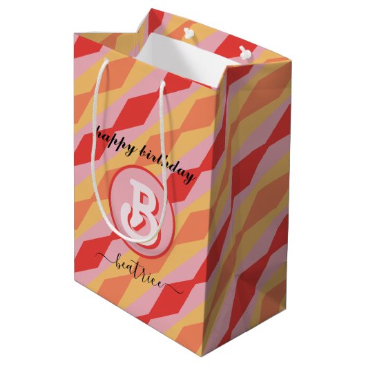 Monogram Retro Hippie 70er Pink Geometric Pastell Mittlere Geschenktüte (Rückseite Schrägansicht)