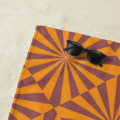 Monogram Retro Orange Sonnenstrahl-Muster Strandtuch (Beispiel)