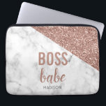 Monogram Rose Gold Glitzer | Marble Boss Babe Laptopschutzhülle<br><div class="desc">Boss Babe Rose Gold Girly Pink Glitzer mit Marmor plus eine Vorlage für Ihren Namen. Der perfekte Fall,  wenn Ihr Chef und ein Kind.</div>