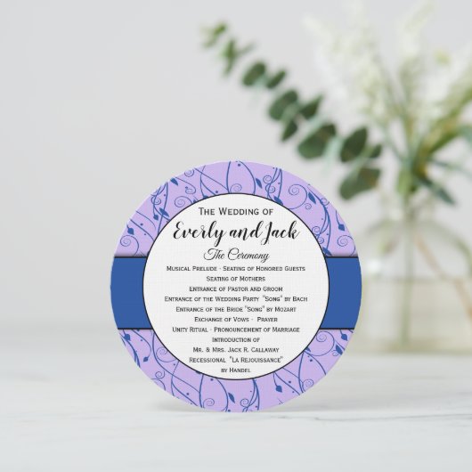 Monogram Royal Blue Lilac Swirl Wedding Program Einladung (Stehend Vorderseite)