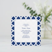 Monogram Royal Blue Quatrefoil Brautparty Einladung (Stehend Vorderseite)