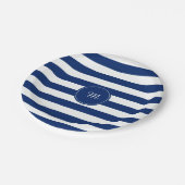 Monogram Royal Blue Striping Pappteller (Schrägansicht)