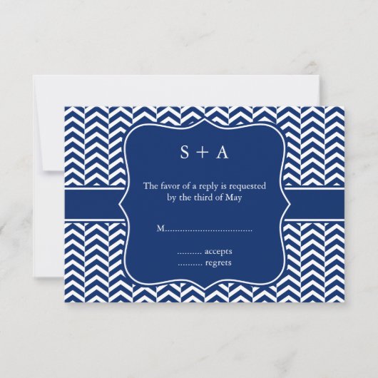 Monogram Royal Blue Zickzack Pattern Wedding RSVP Karte (Vorderseite)