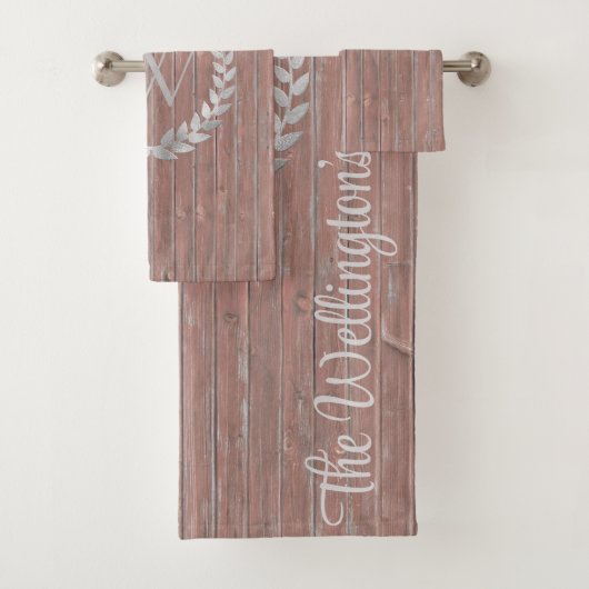 Monogram Rustic Wood Family Name Badetuch Set (Insitu)