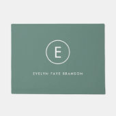 Monogram Sage Green Minimal Simple Modern Scandi Fußmatte (Vorderseite)