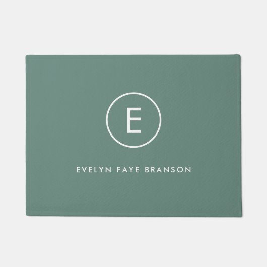 Monogram Sage Green Minimal Simple Modern Scandi Fußmatte (Vorderseite)