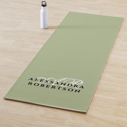 Monogram Sage Green Minimalist White Black Stylish Yogamatte (Beispiel)