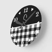 Monogram Schwarz-weiß Buffalo Kariert Farmhouse Lu Runde Wanduhr (Winkel)
