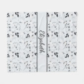 Monogram Schwarz-weiß Silver Grey Floral Blätter Fleecedecke (Vorderseite (Horizontal))