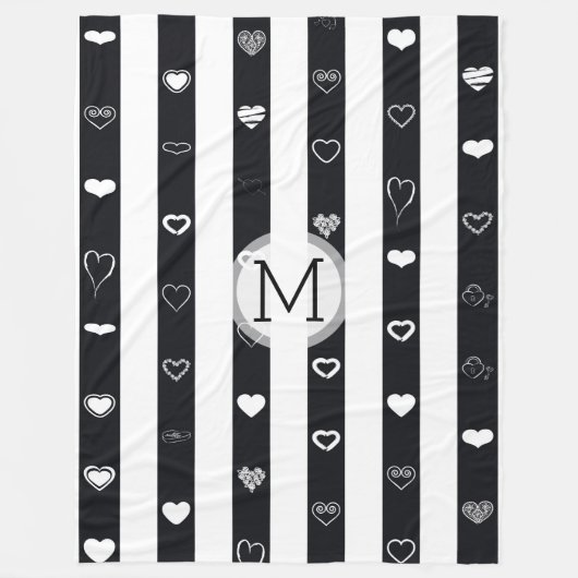 Monogram Schwarz-weiß Stripes Modernes Herzmuster Fleecedecke (Vorderseite)