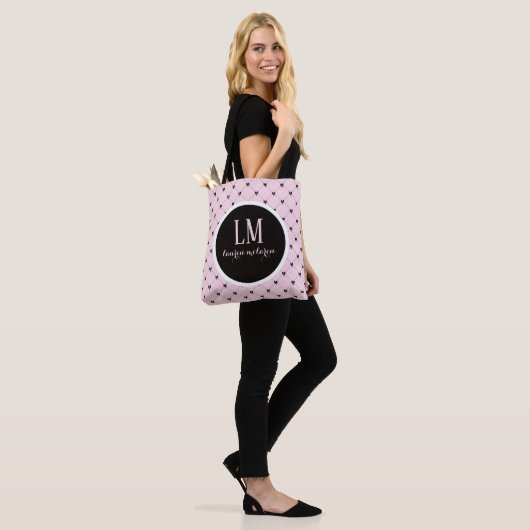 Monogram Script Bow Tote Bag – Pink & Black Tasche (Am Model)