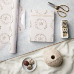 Monogram Script Elegant Wreath Wedding Geschenkpapier<br><div class="desc">Schöne Hochzeitsgeschenkverpackung mit Monogramm,  umgeben von Knorpel. So süß und einfach.</div>