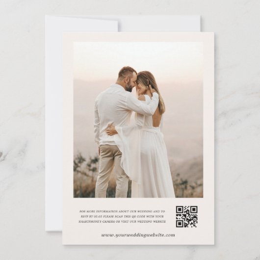 Monogram Script Foto QR Code Hochzeit der Elfenbei Einladung (Rückseite)