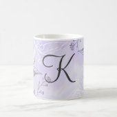 Monogram Script White Gray Lila Floral Kaffeetasse (Mittel)