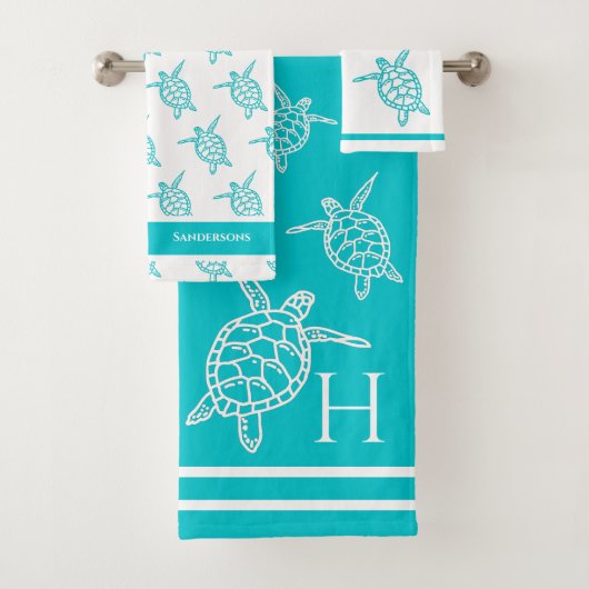 Monogram Sea Turtles Aquamarin Blue Nautical Coast Badhandtuch Set (Insitu)