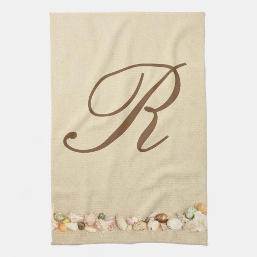 Monogram Seashells on Beach Sand Personalisiert Handtuch (Vertikal)