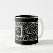 Monogram Silver and Grey Leopard Animal Print Zweifarbige Tasse (VorderseiteRechts)