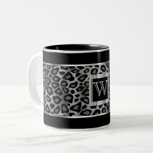 Monogram Silver and Grey Leopard Animal Print Zweifarbige Tasse (Vorderseite Links)
