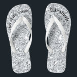 Monogram Silver Glam Glitzer Mutter des Brautgrund Badesandalen<br><div class="desc">Ein lustiges Geschenk für die Mutter der Braut und des Bräutigams. Wenn sie am Ende der Nacht müde ist,  will sie diese! Personalisieren Sie sie!</div>