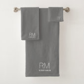 Monogram Silver Gray Modernes Minimalistisch Stilv Badhandtuch Set (Insitu)