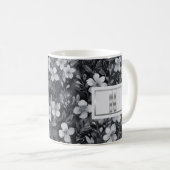 Monogram Silver Letter Floral Aquarell Kaffeetasse (VorderseiteRechts)