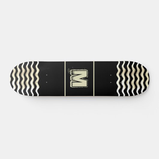 Monogram Skateboard mit Waves auf Black (Horizontal)