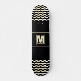 Monogram Skateboard mit Waves auf Black