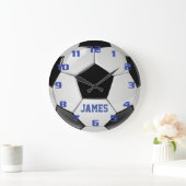 Monogram Soccer Große Wanduhr (Zuhause)