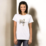 Monogram Stylish Modern Black Gold T-Shirt<br><div class="desc">Mit dem Monogram Stylish Modern Black Gold T - Shirt können Sie Ihren Kleiderschrank ausbauen. Dieser T - Shirt mit seinem eleganten schwarzen Sockel und einem feinen Goldmonogramm in einem modernen Drehbuch verbindet schicke Eleganz mit lässigem Komfort. Ideal für den Alltag, für lässige Outings oder als personalisiertes Geschenk bietet das...</div>