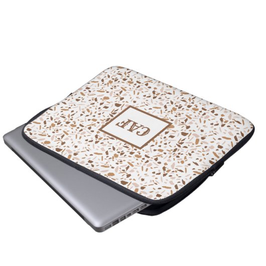 Monogram Terrazzo Brown and Beige and White Laptopschutzhülle (Vorne Knopf)