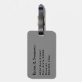 Monogram Three Black Stripe auf Medium Gray Gepäckanhänger (Rückseite vertikal)