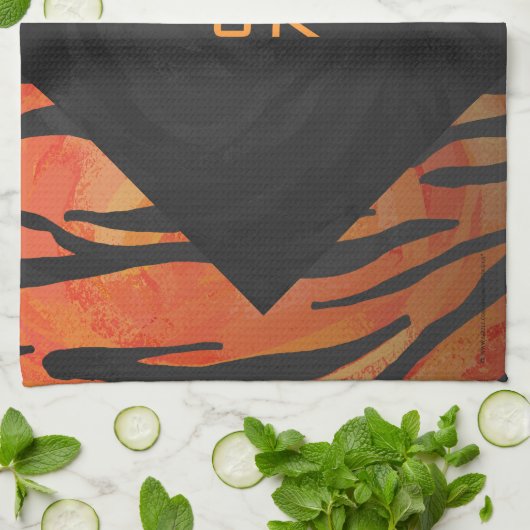Monogram Tiger Hot Orange und Schwarz Print Muster Geschirrtuch (Gefaltet)