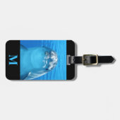 Monogram Travel Delphin in Blue Ocean Water Gepäckanhänger (Vorderseite horizontal)