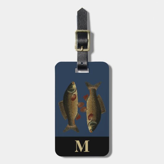 Monogram Travel Grey Green Carp Fish Gepäckanhänger (Vorderseite vertikal)