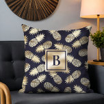 Monogram Tropical Pineapple Girly Gold Navy Kissen<br><div class="desc">Dieses moderne tropische Design besticht durch goldfarbene Ananas auf marineblau-blauem Hintergrund mit einem personalisierten Monogramm in der Mitte. Personalisieren Sie diese, indem Sie den Text in dem dafür vorgesehenen Textfeld bearbeiten. #monogram #mit Monogramm #initial #personalisiert #tropical #pineaple #girly #feminine #fruit #gold #navyblue #navyblue #golden #chic stylish #elegant #feminine #giftsforher #blue...</div>
