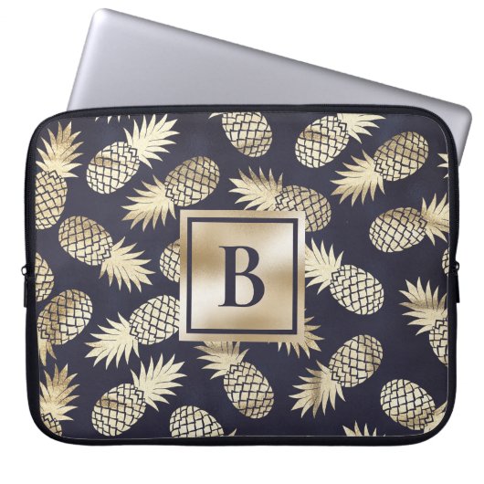 Monogram Tropical Pineapple Girly Gold Navy Laptopschutzhülle (Vorderseite)