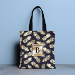 Monogram Tropical Pineapple Girly Gold Navy Tasche<br><div class="desc">Dieses moderne tropische Design besticht durch goldfarbene Ananas auf marineblau-blauem Hintergrund mit einem personalisierten Monogramm in der Mitte. Personalisieren Sie diese, indem Sie den Text in dem dafür vorgesehenen Textfeld bearbeiten. #monogram #mit Monogramm #initial #personalisiert #tropical #pineaple #girine #feminine #fruit #gold #navyblue #golden #golden #chic stylish #elegine #feminine #giftsforher #blue...</div>