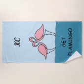 Monogram Two Pink Flamingos on Water Zitat Strandtuch (Vorderseite)