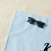 Monogram Two Pink Flamingos on Water Zitat Strandtuch (Beispiel)