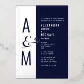Monogram Typografie Navy Blue Silver Wedding Folieneinladung (Vorderseite)